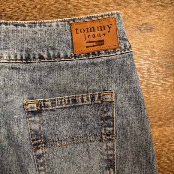 Vintage Y2K Tommy Hilfiger stone washed jean skirt. size small - Picture 4 of 8